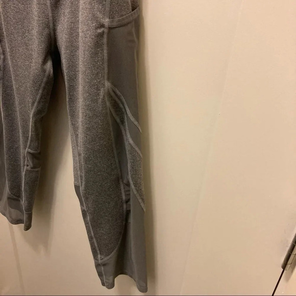 GYMSHARK  Sz M Cropped Light Grey w/ Mesh & Pocket Leggings - Picture 3 of 8